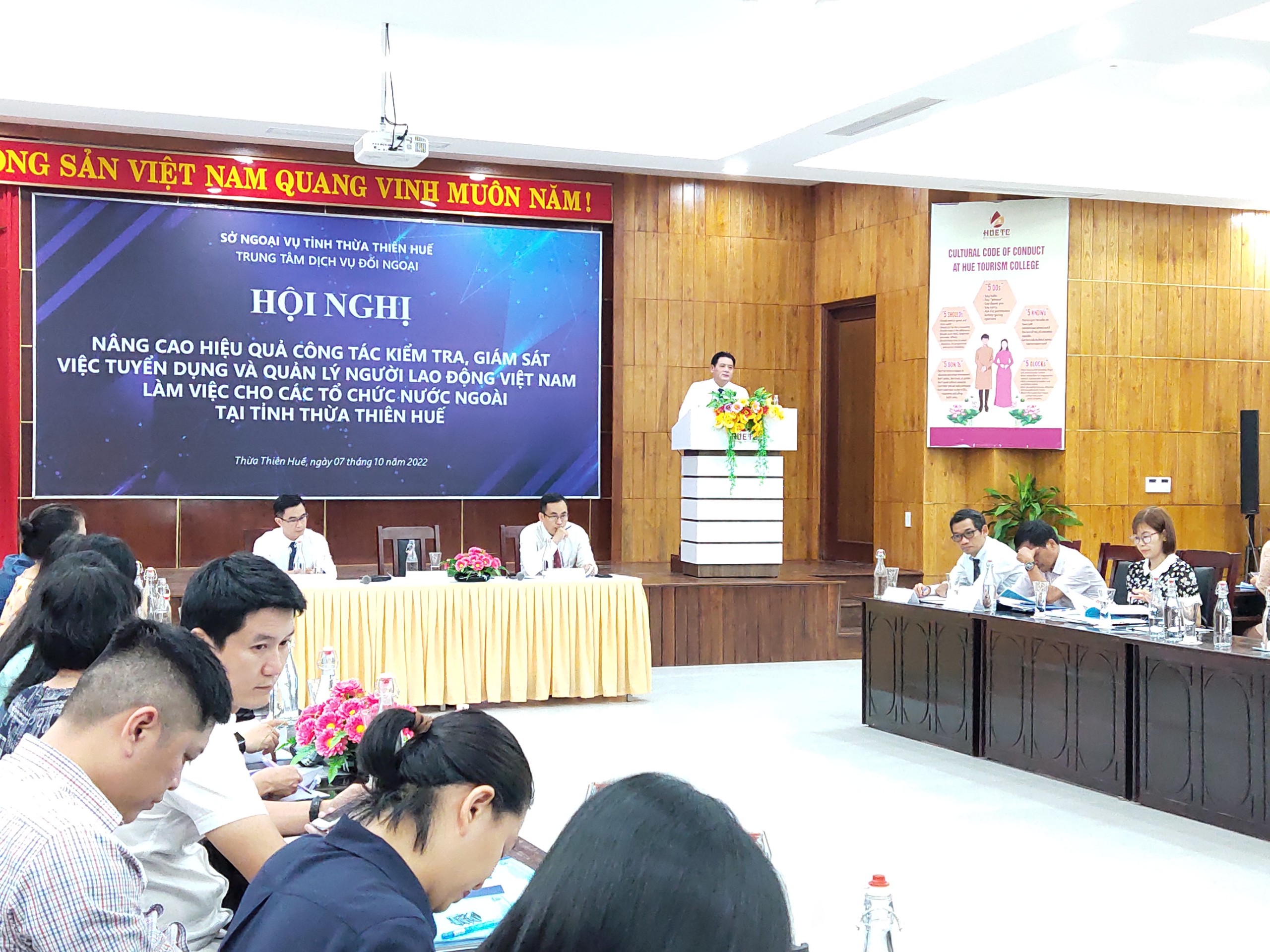 Ông Trần Công Phú – Giám đốc Sở Ngoại vụ phát biểu chỉ đạo tại hội nghị